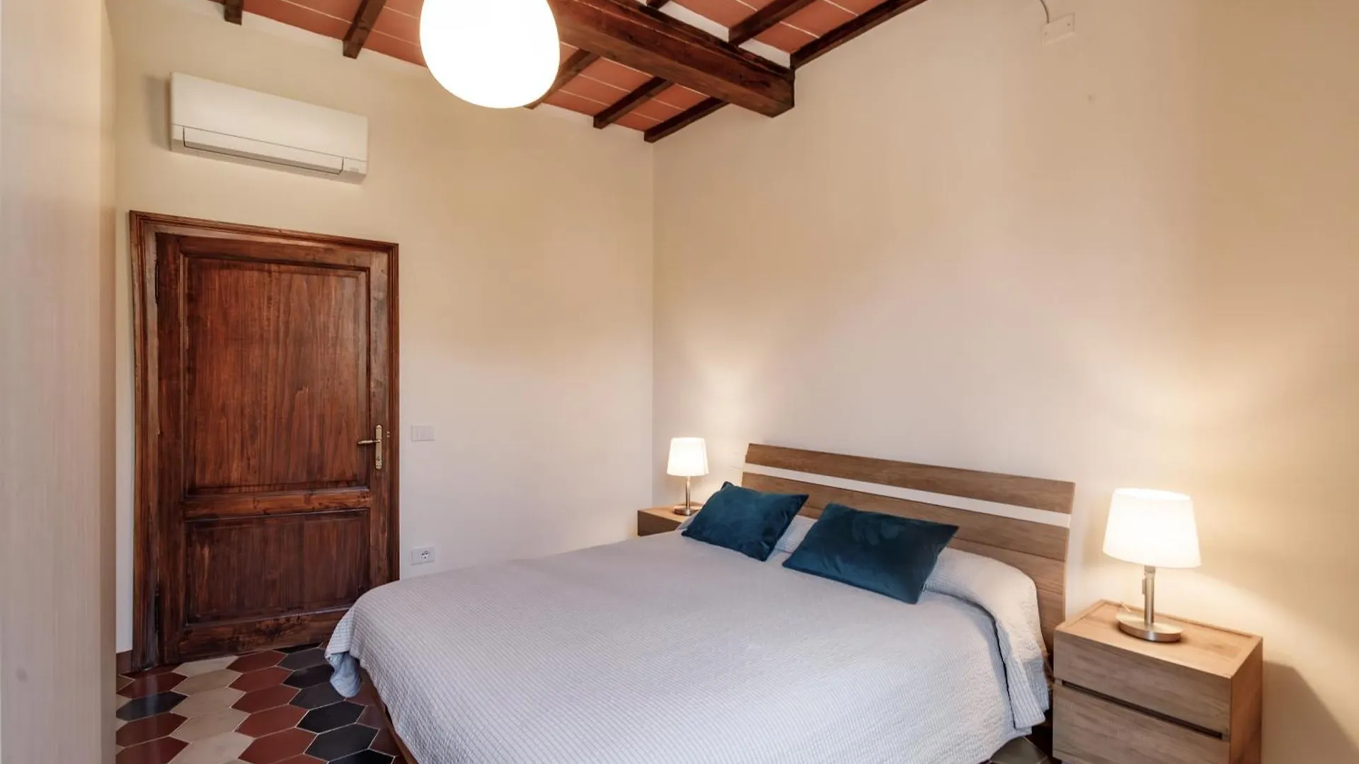 San GusmeLa Finestra Sul Luca公寓 0*, San Gusme 意大利